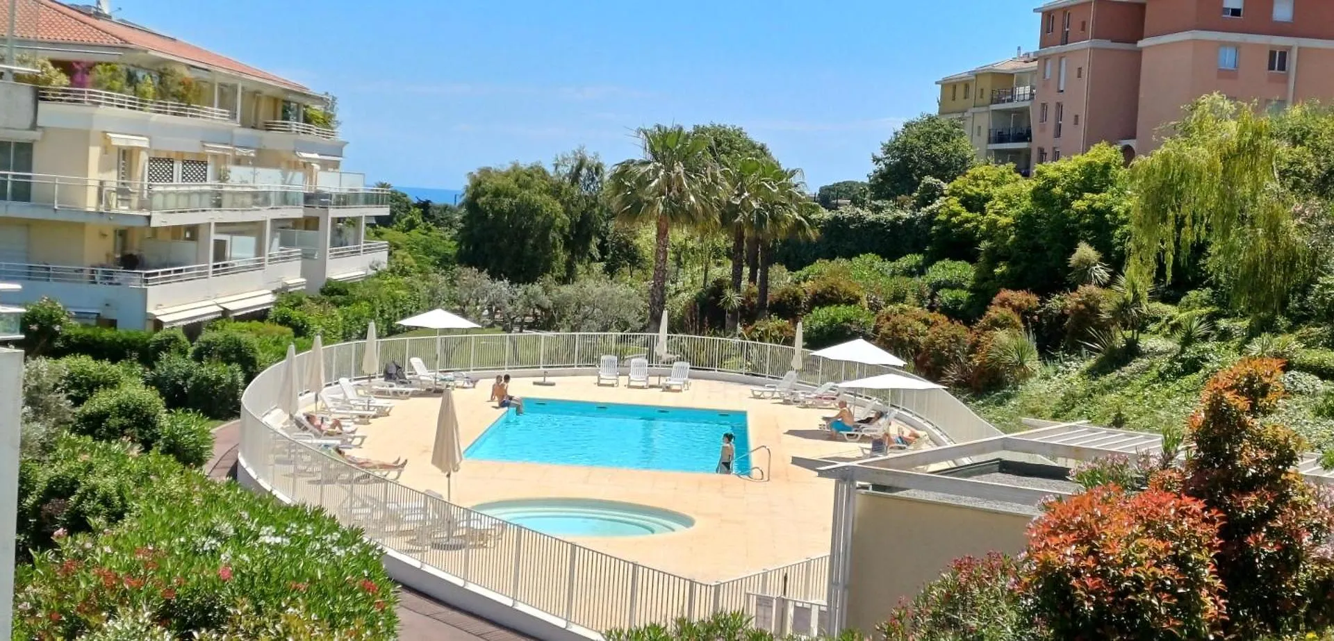 Antibes 3 Pieces Climatisees Dans Residence Avec Piscine