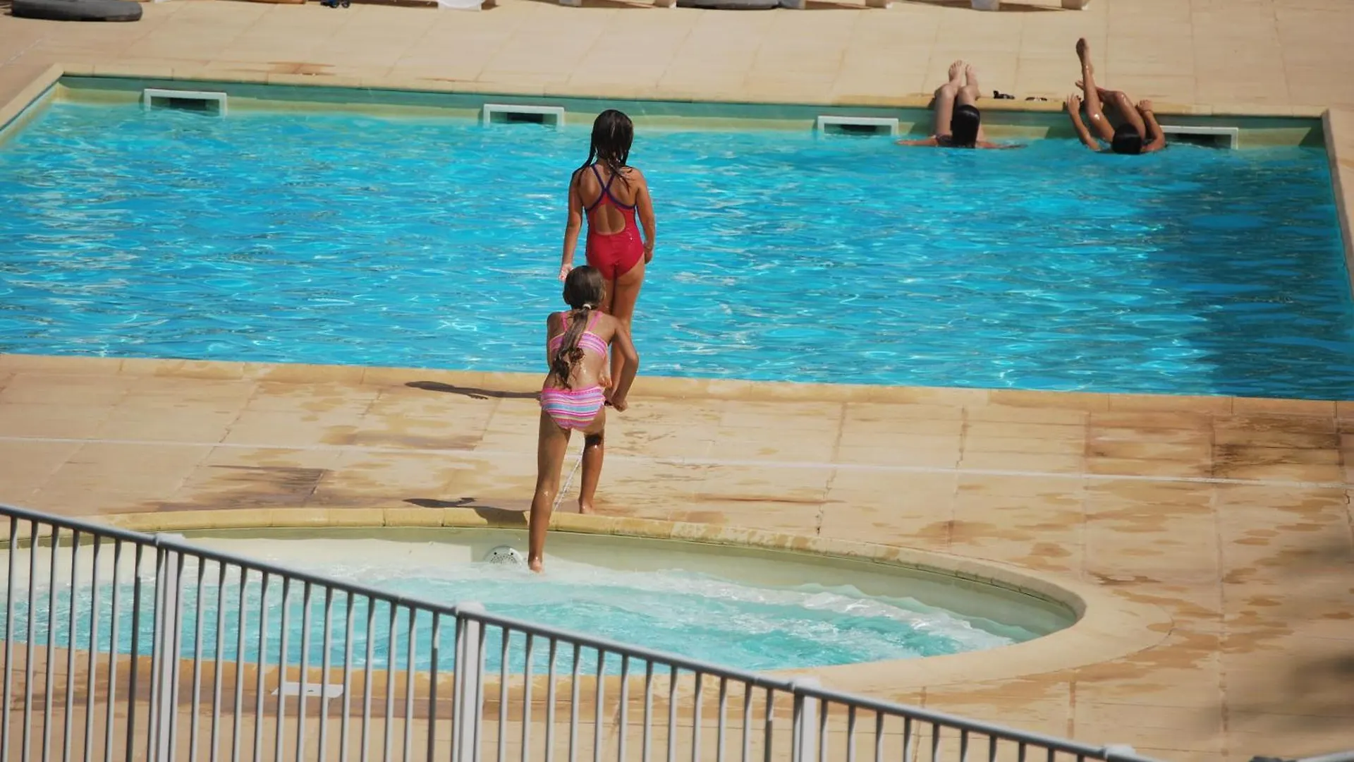 Antibes 3 Pieces Climatisees Dans Residence Avec Piscine Daire